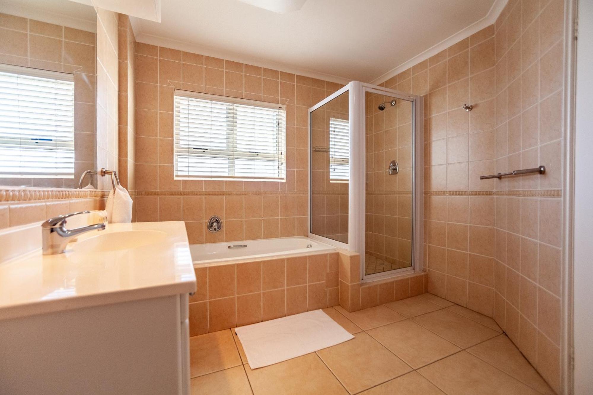 Luxury Ocean View Beachfront 2 Bed Apartment -206 The Waves, Blouberg, Cape Town โบลแบร์กสตรานด์ ภายนอก รูปภาพ