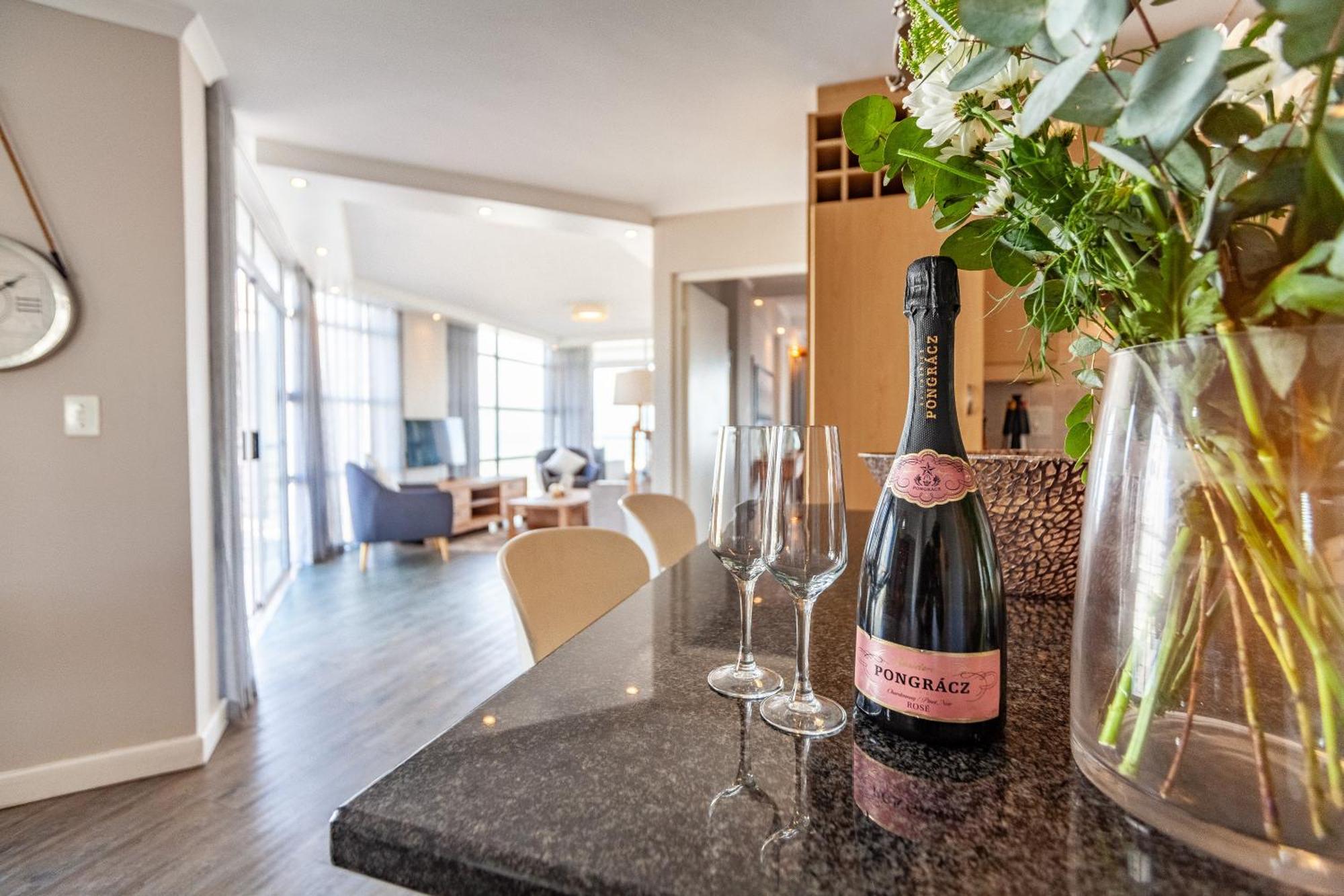 Luxury Ocean View Beachfront 2 Bed Apartment -206 The Waves, Blouberg, Cape Town โบลแบร์กสตรานด์ ภายนอก รูปภาพ